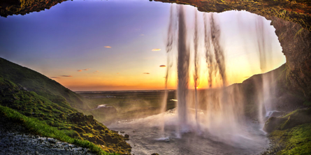 bunden af et vandfald på Island
